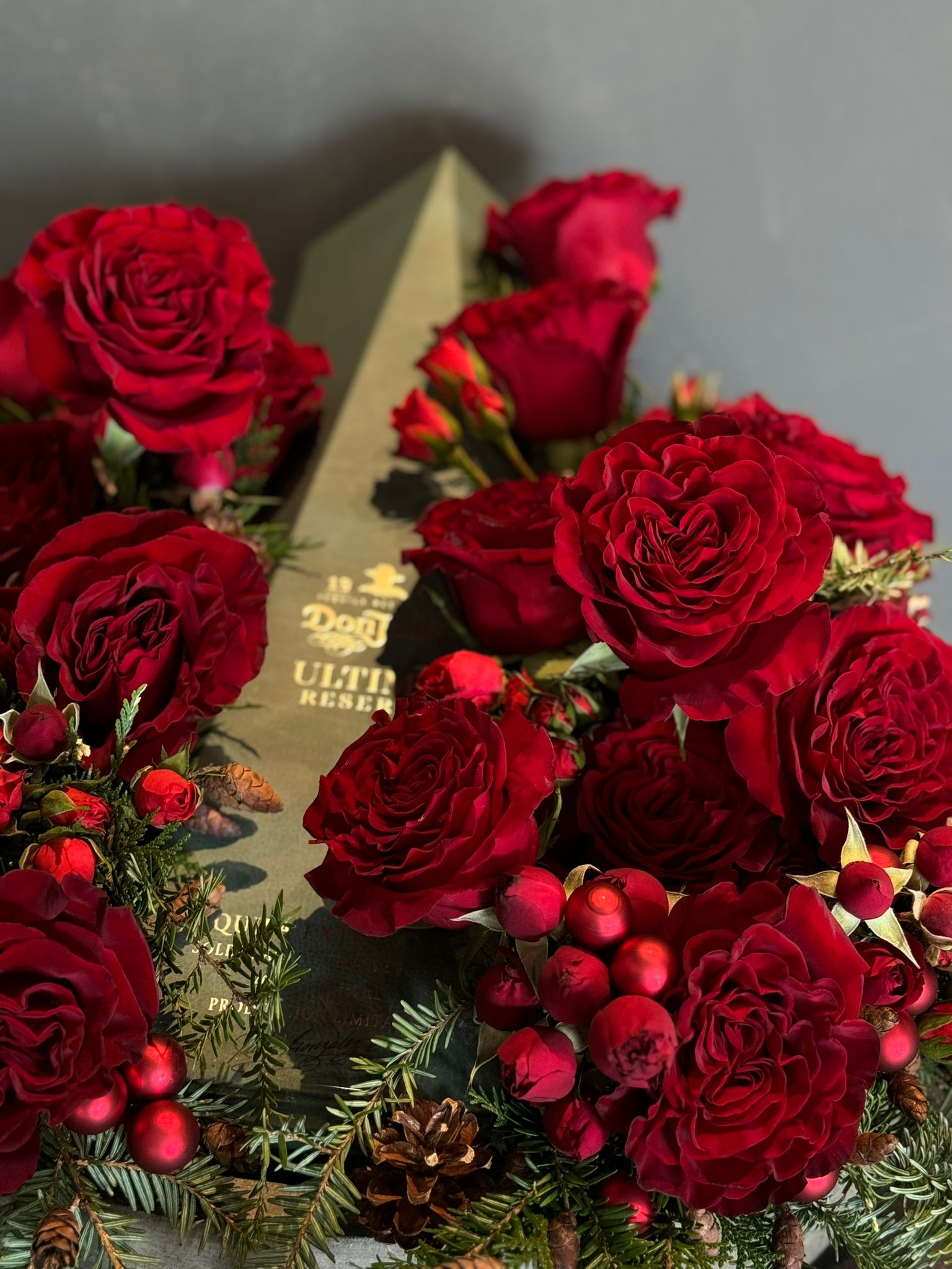 Wedding Gift Basket Sini - Red Roses and Green Flowers Gift Basket