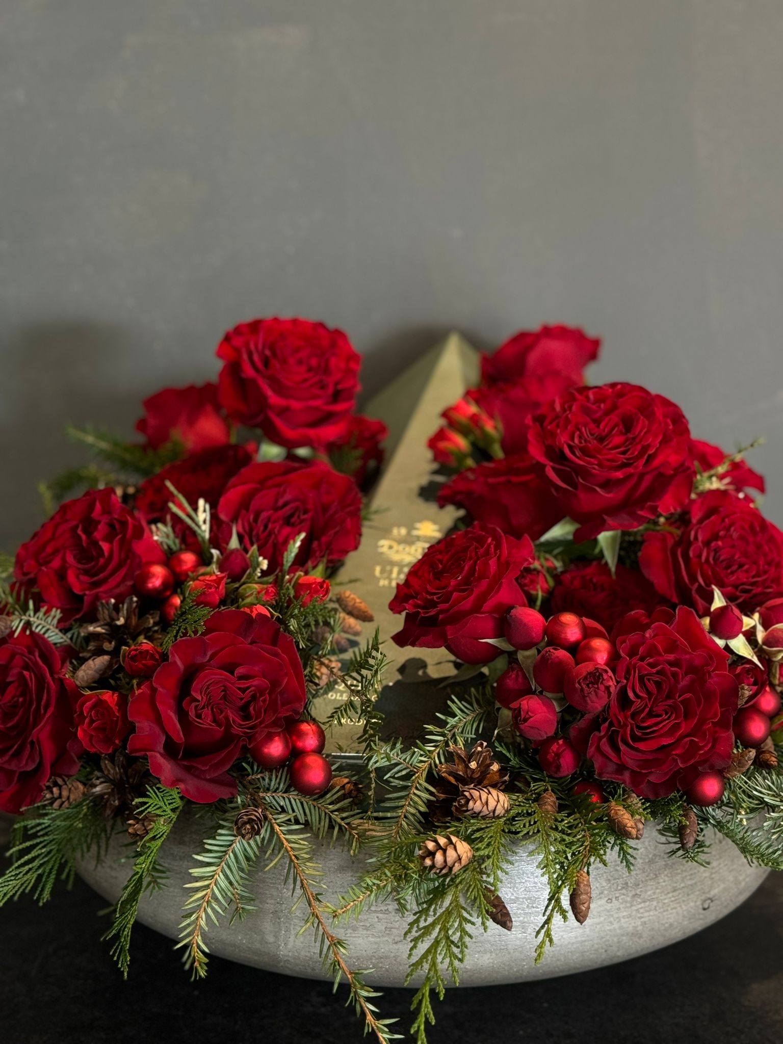 Wedding Gift Basket Sini - Red Roses and Green Flowers Gift Basket