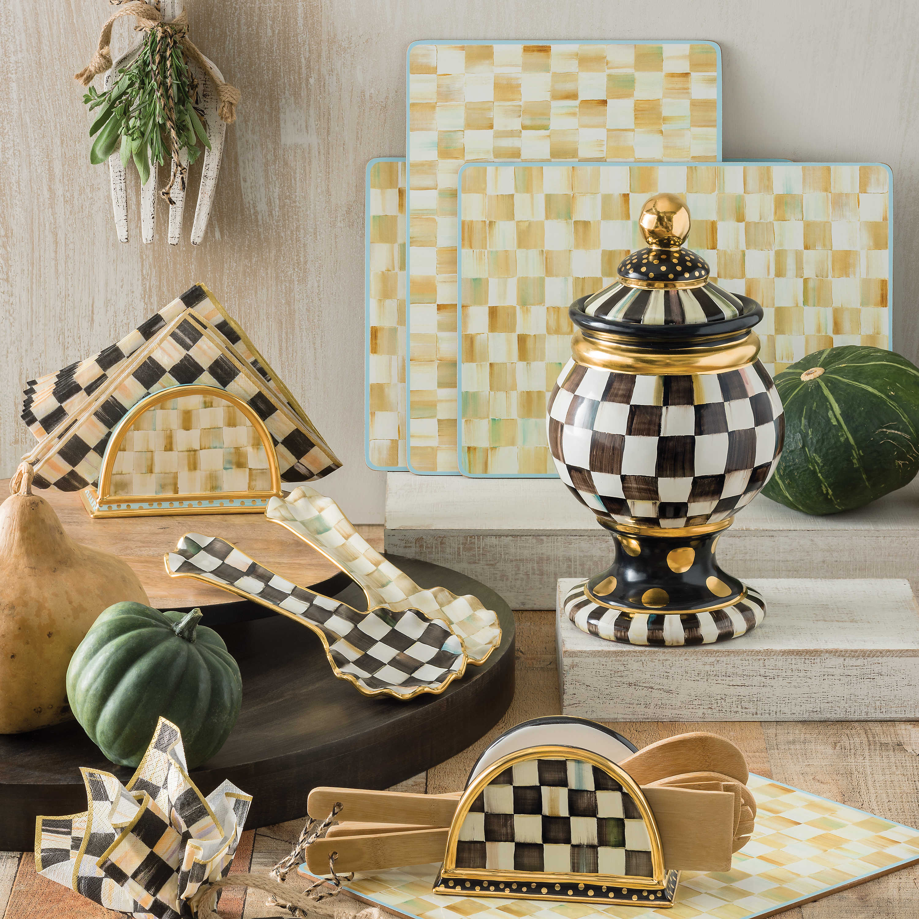 Courtly Dinner Paper Napkins