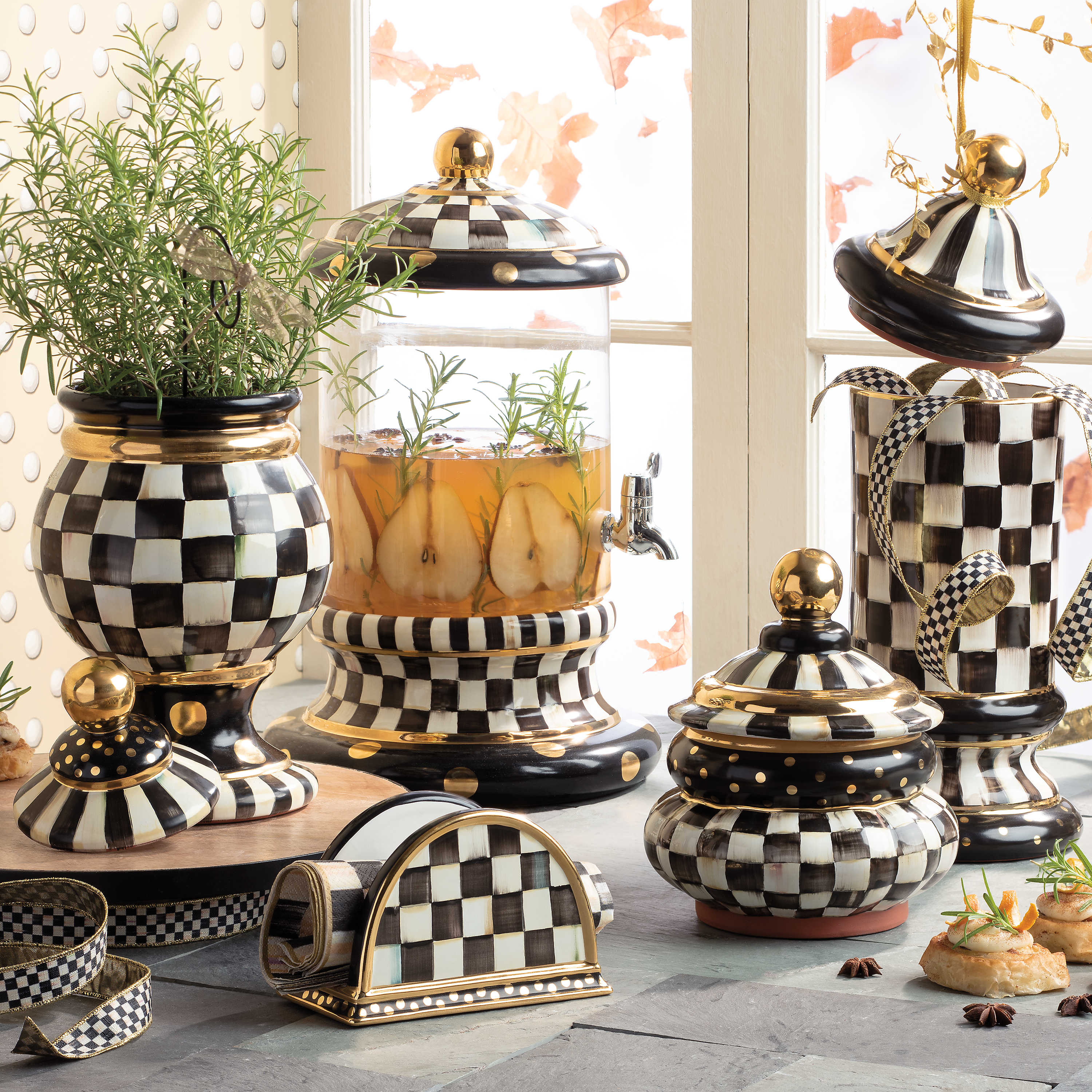 Courtly Dinner Paper Napkins