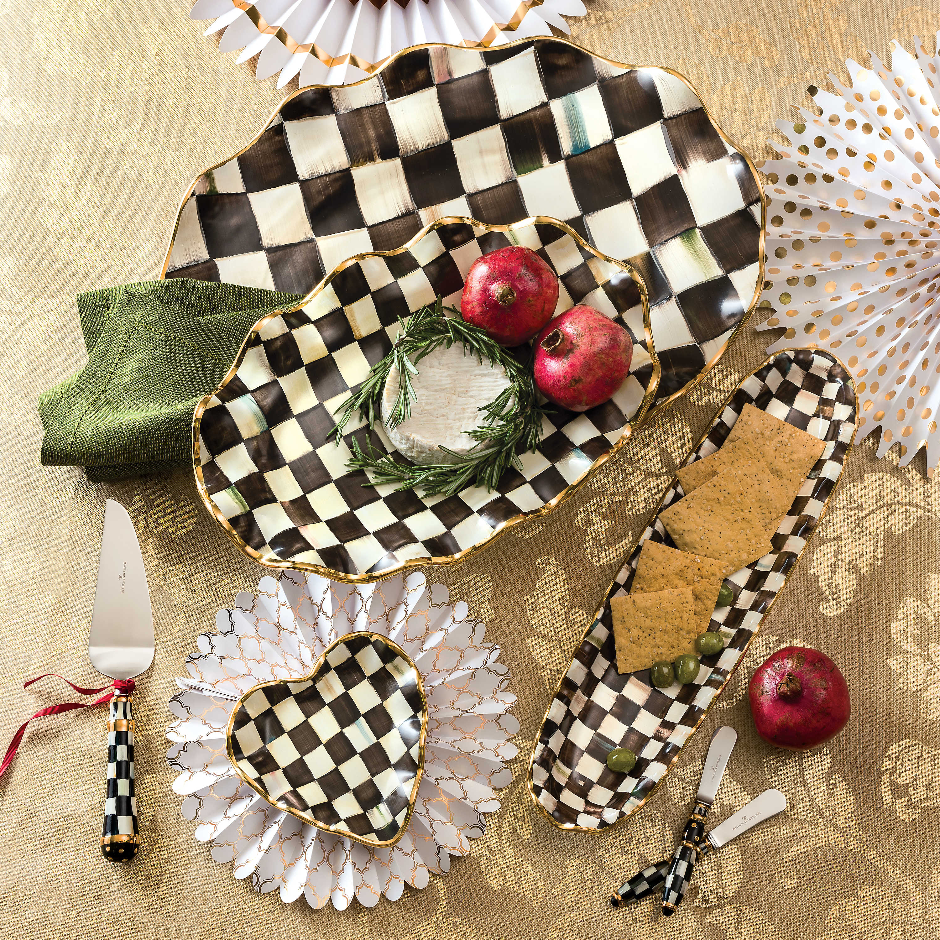 Courtly Fluted Heart Plate