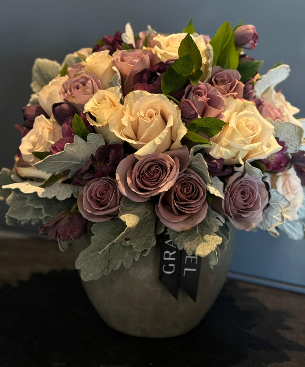 Bouquet of flowers with a 'GRAD' banner on a dark background