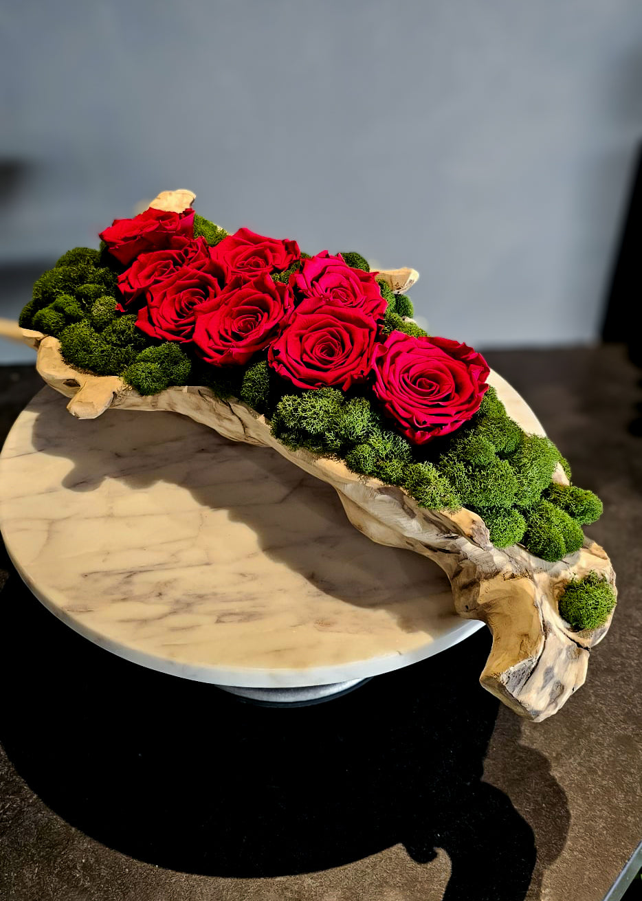 Moss Arrangement in Wood Container With Preserved Red Roses (Classic Size) 