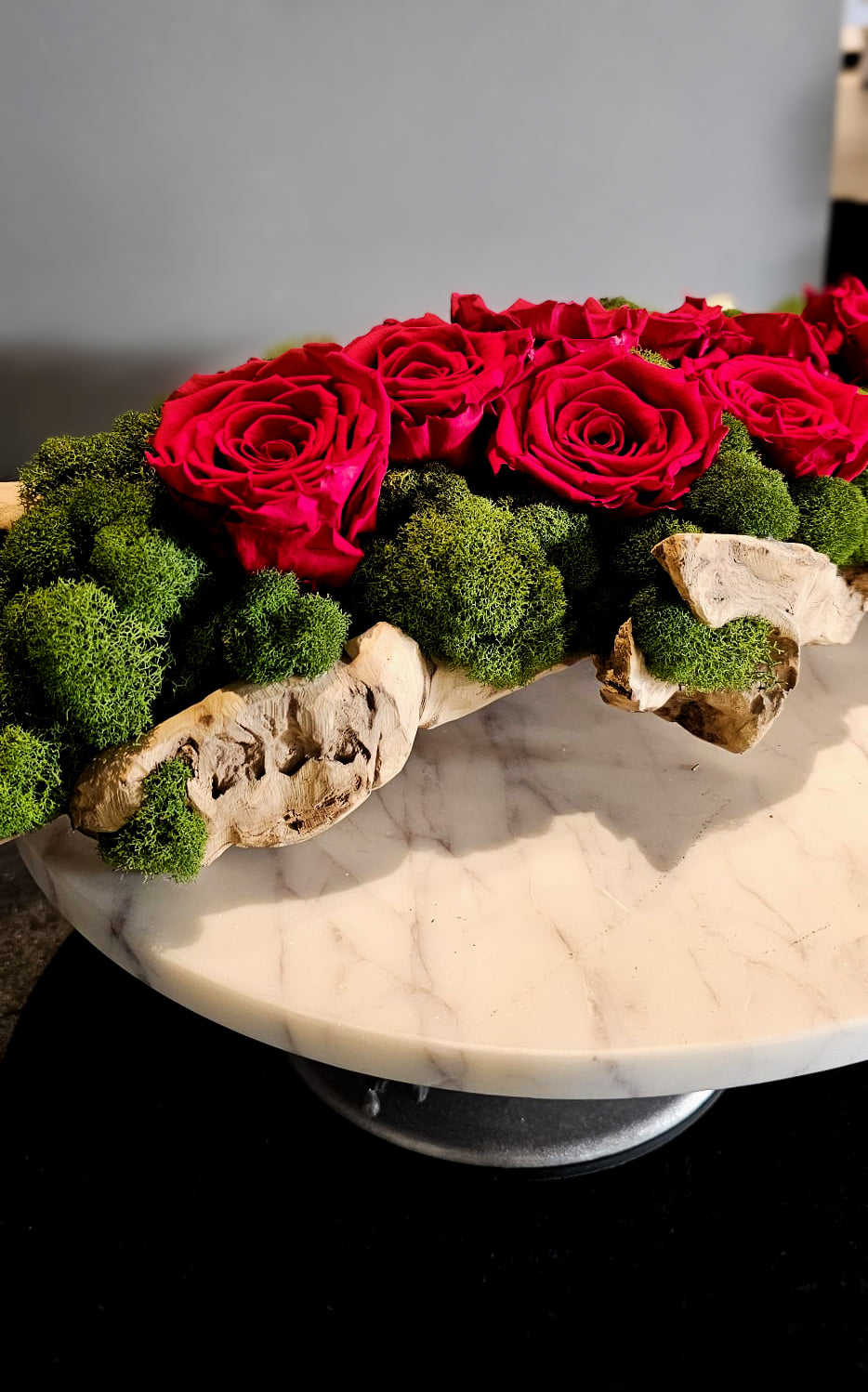 Moss Arrangement in Wood Container With Preserved Red Roses (Classic Size) 